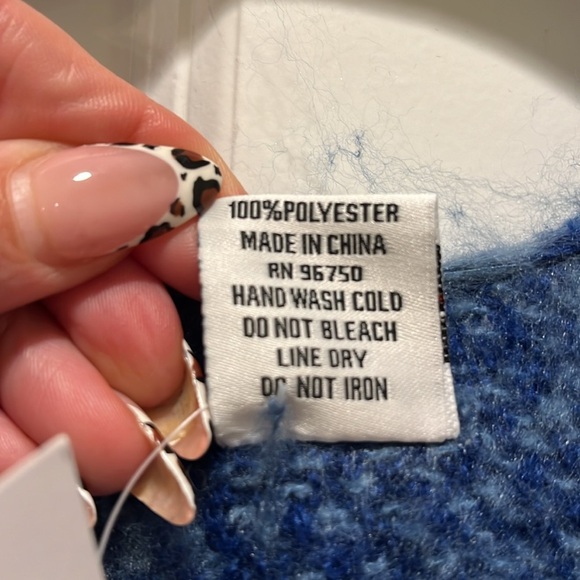 NWT JUST JAMIE Gorgeous OS Plaid blue Black Soft Fuzzy Kimono Ruana Cape Poncho - Picture 3 of 9